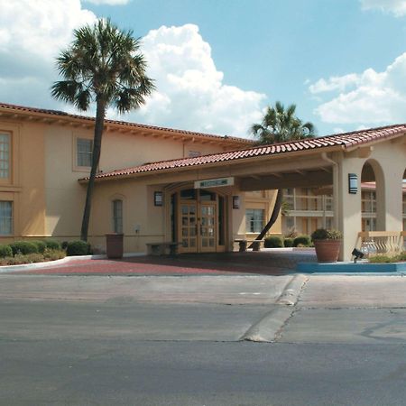Baymont By Wyndham San Antonio South Park Hotell Exteriör bild