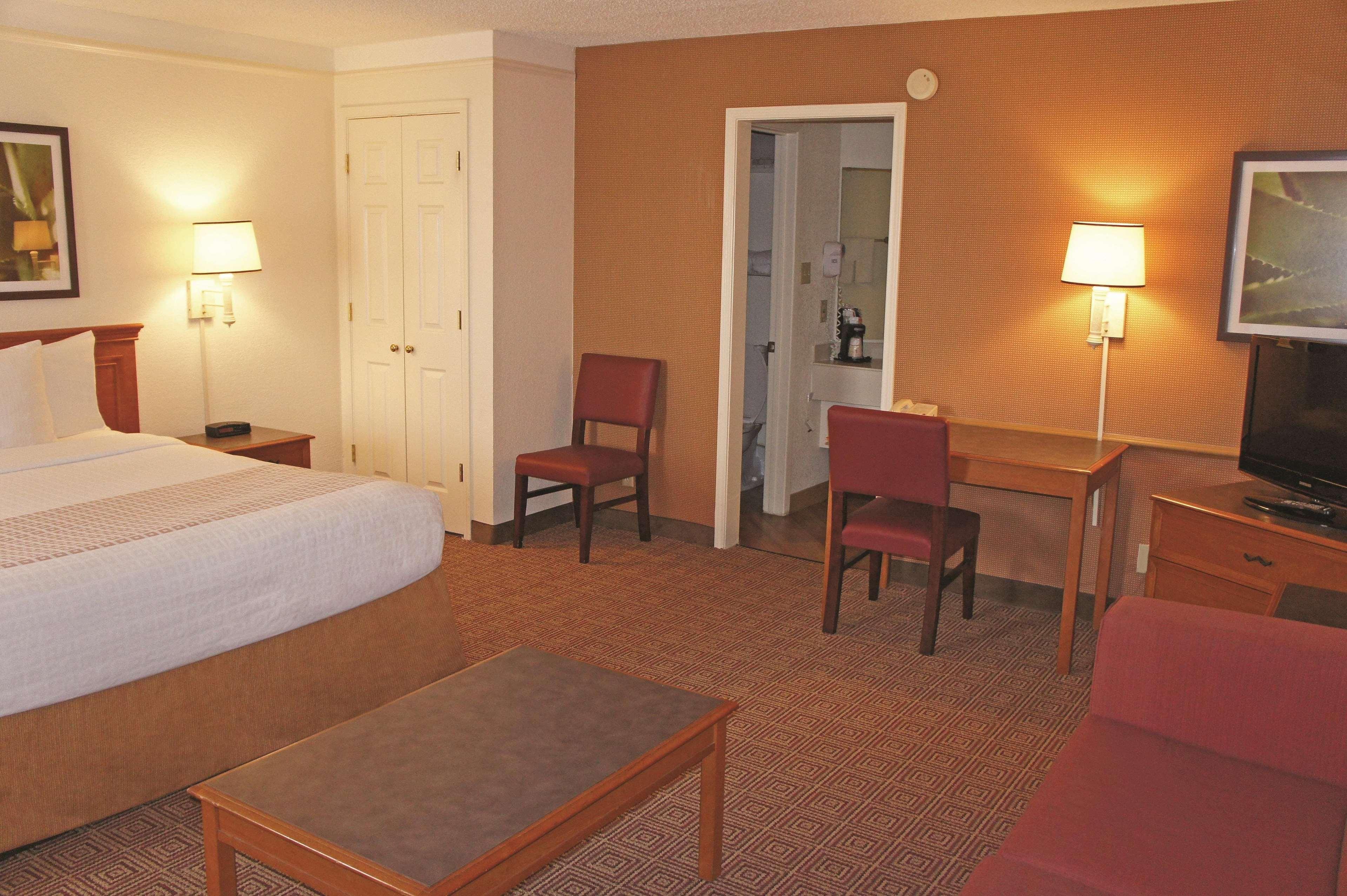 Baymont By Wyndham San Antonio South Park Hotell Exteriör bild
