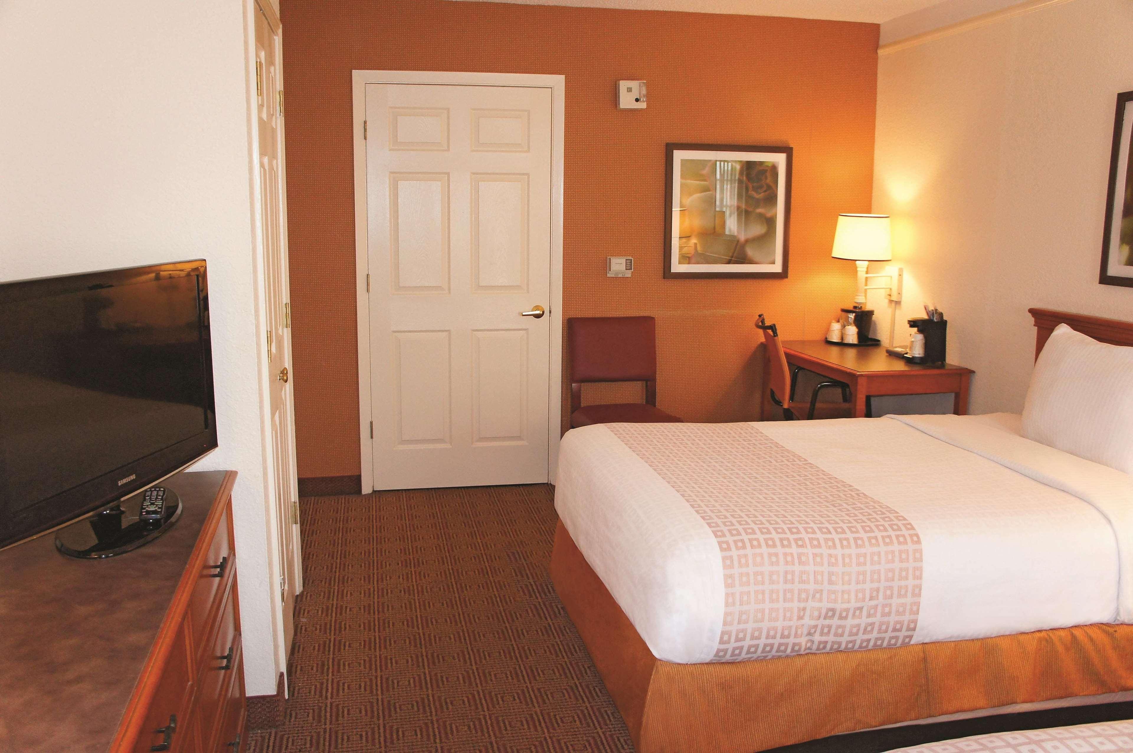 Baymont By Wyndham San Antonio South Park Hotell Exteriör bild