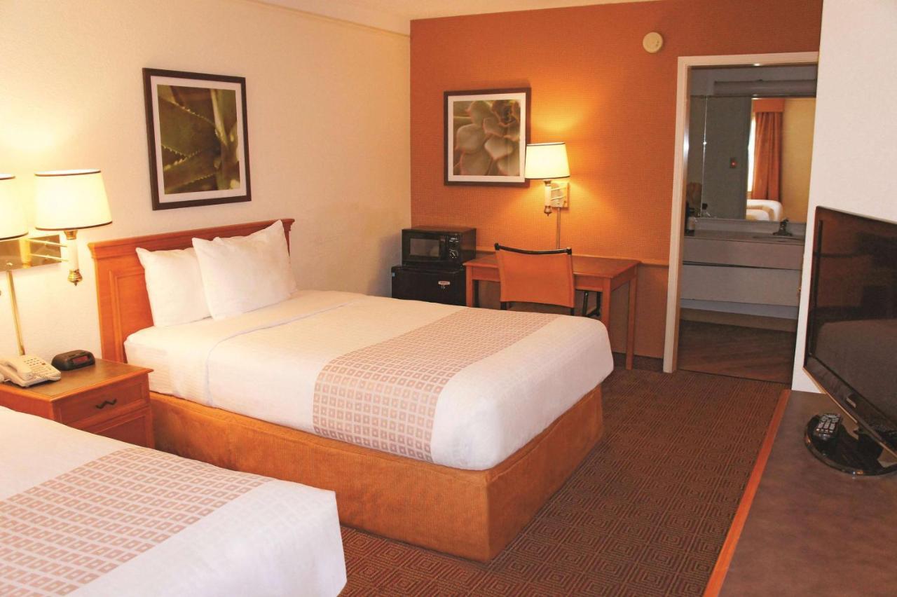 Baymont By Wyndham San Antonio South Park Hotell Exteriör bild